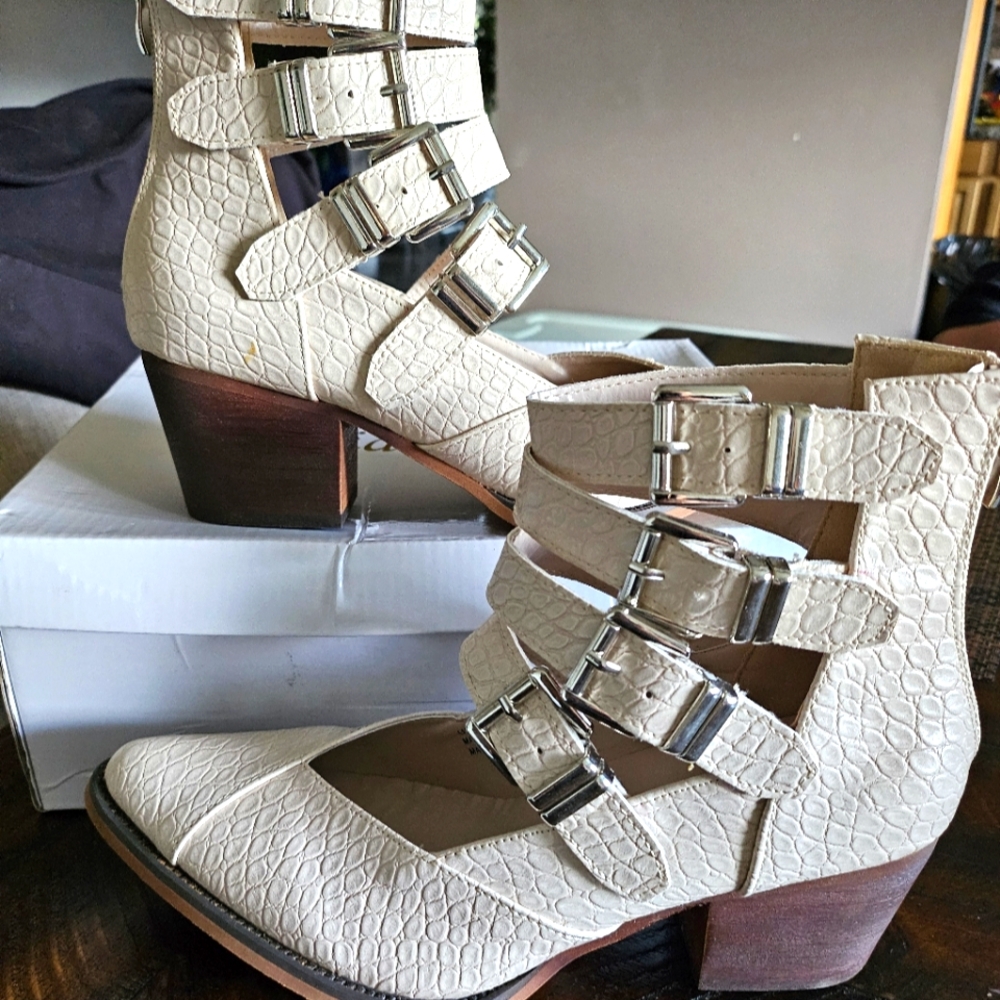 NEW WOMEN'S BOOTIE SHOES